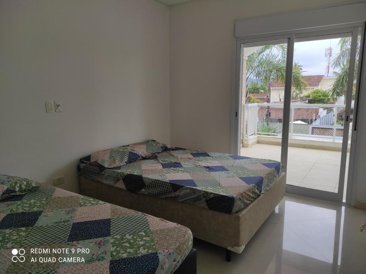 Casa Com Piscina A 150M Da Praia Da Enseada Γκουαρούχα Εξωτερικό φωτογραφία